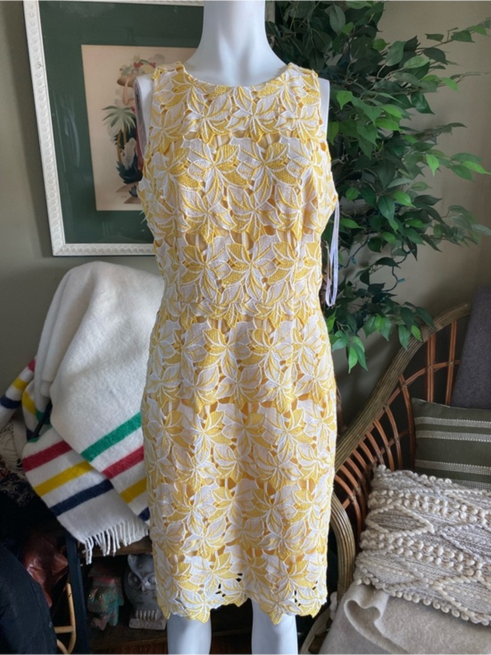 Maggy London Yellow and White Floral Lace Backless Sheath Dress